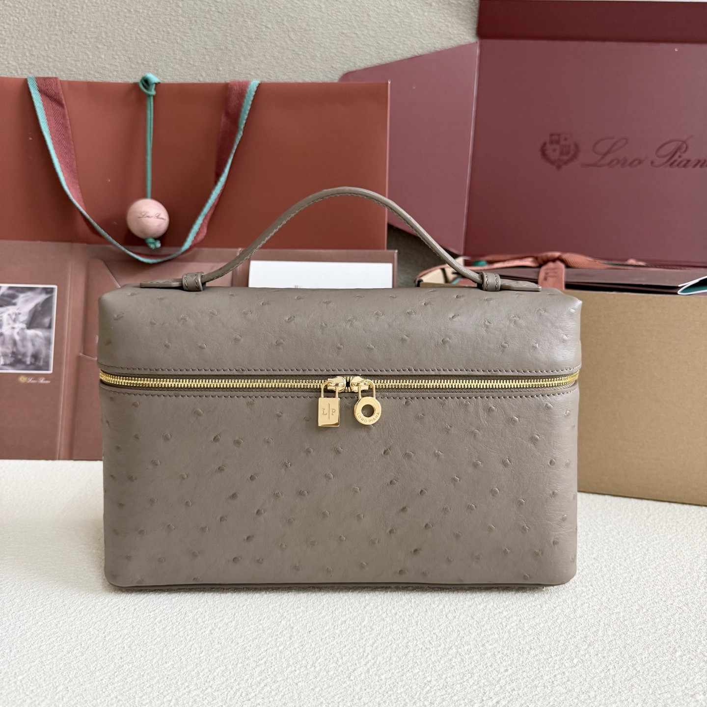 Loro Piana Extra Pocket L27 Ostrich-grained Leather 16x27x10cm