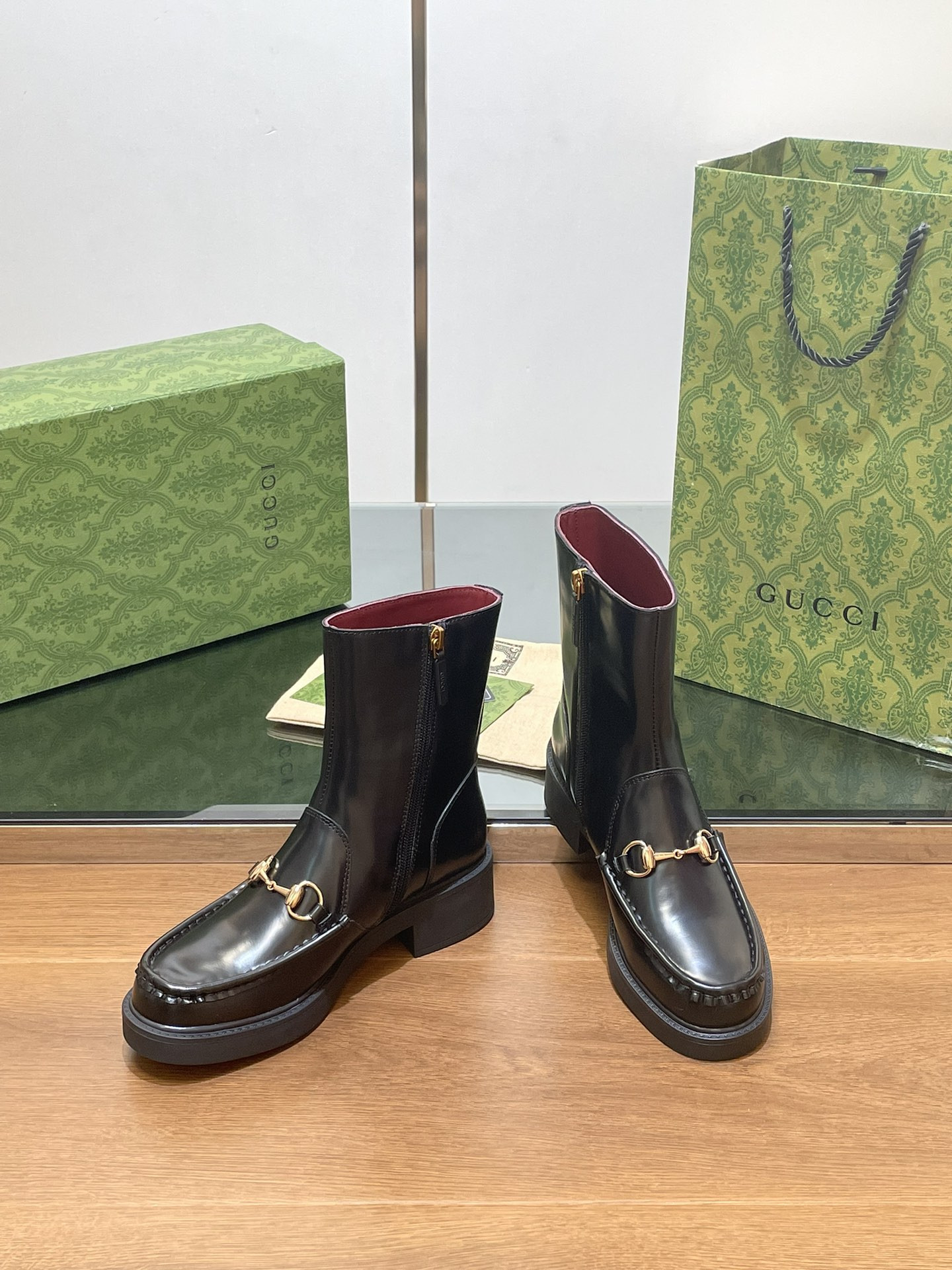 UA Gucci Women